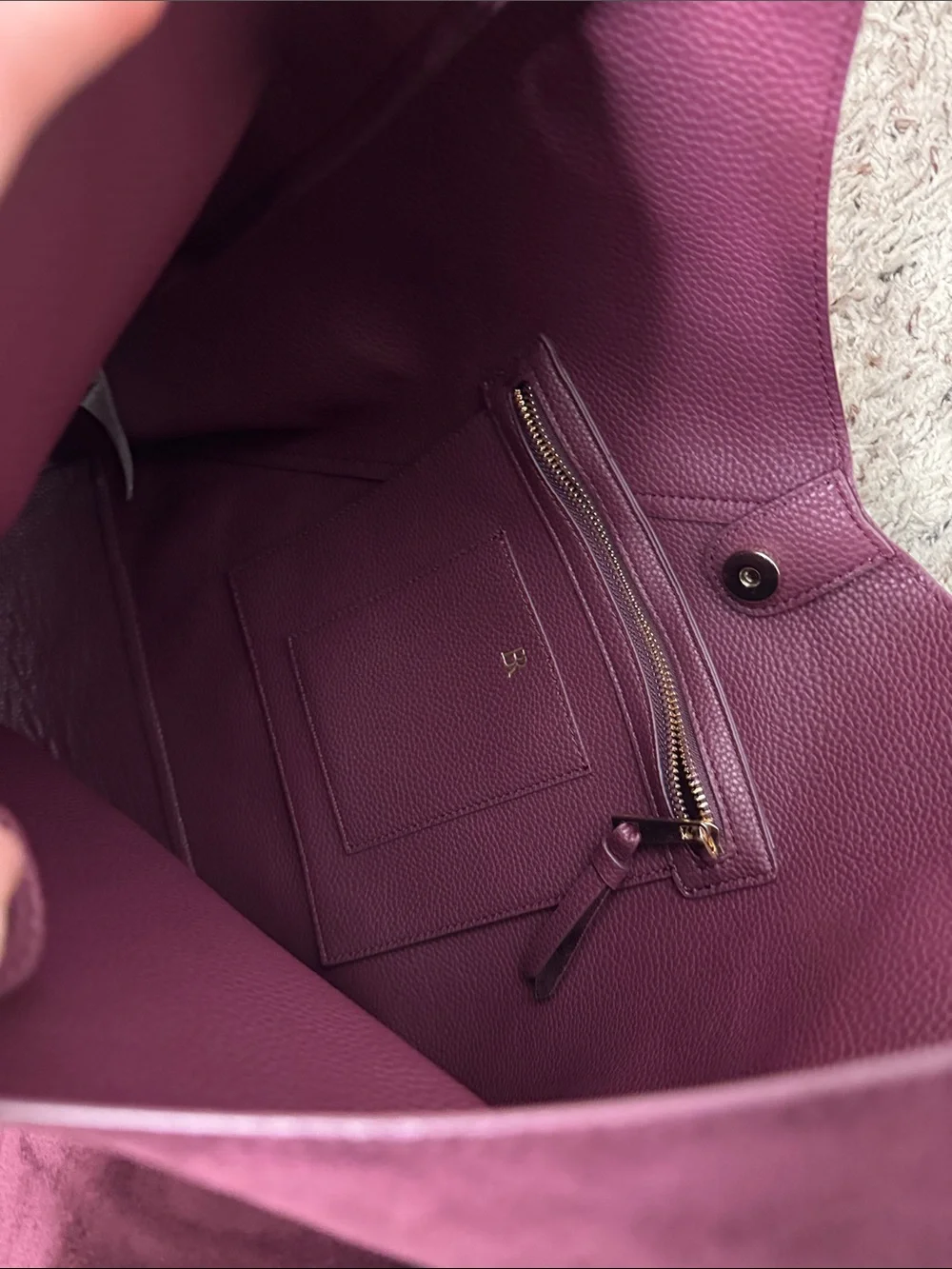 Banana republic vegan leather slouchy tote new maroon - Picture 4 of 8